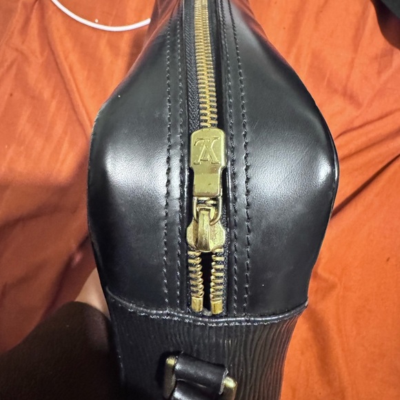 LV Epi black Shoulder Bag - Picture 8 of 16